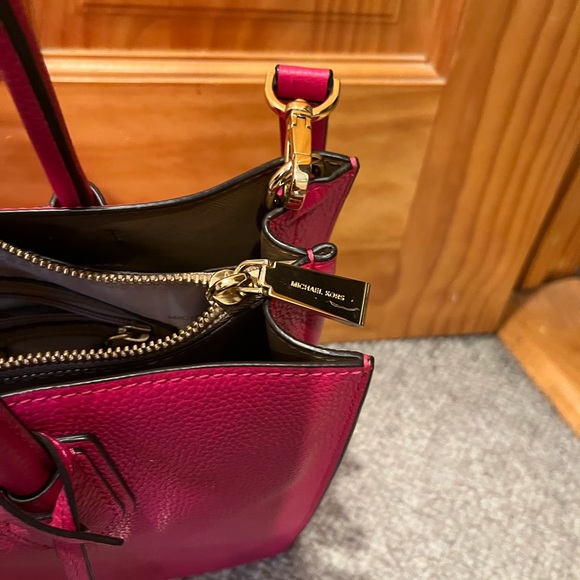 MICHAEL KORS MERCER Large Convertible Tote - Picture 9 of 14